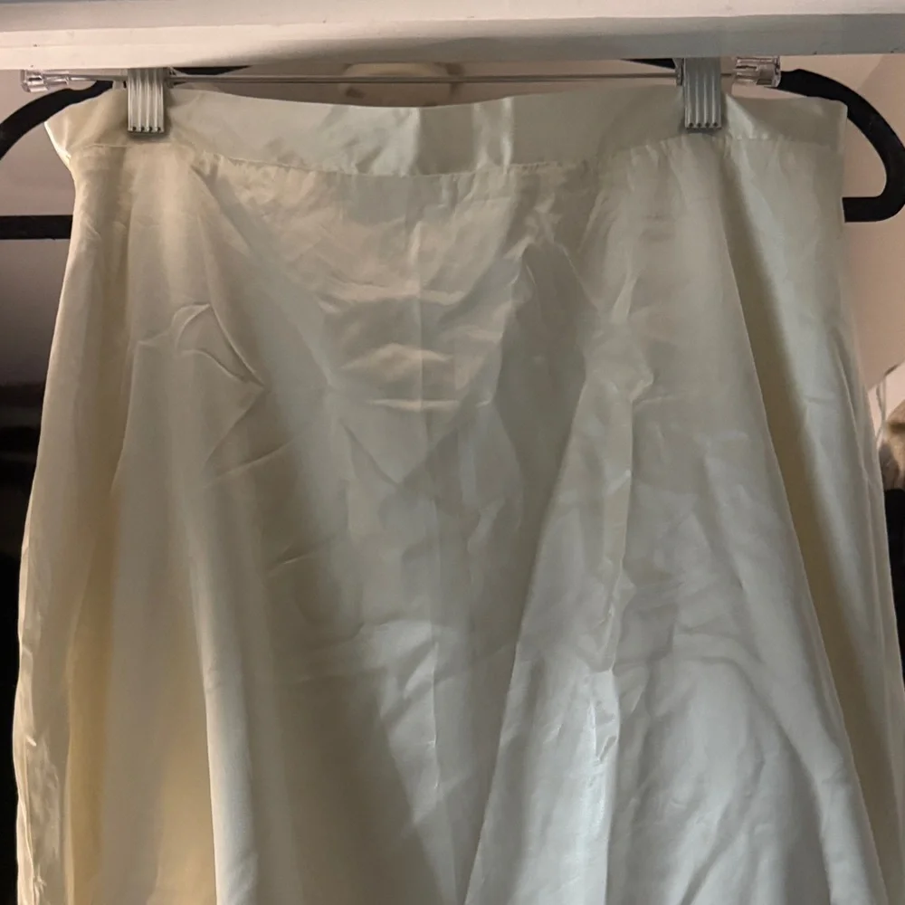 Elegant Cream Satin Dress 2 piece Wedding Gown - JAW DROPPING - Picture 4 of 5